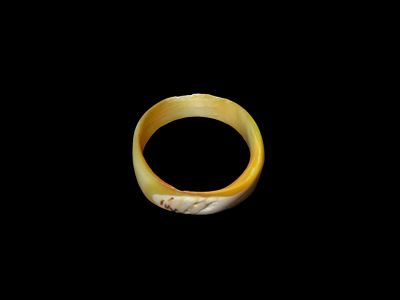 Pre-Columbian Mother of Pearl Shell Ring. Mexico. Beautiful old example. Colorful Yellow & 