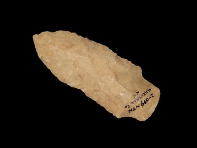 Nice 3 1/8" Benton found in Marshall County Kentucky. Nice well patianted example. Indian 