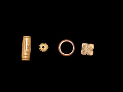 Lot of Engreved Effigy Bone Beads, South Dakota. Great Examples, nice Polish & Great Patina. 