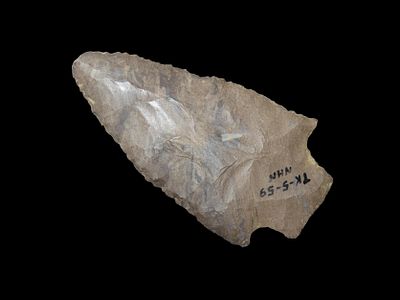 Finely Flaked 2 1/2" Benton found in Marshall County Kentucky. Well patinated and very nicely 