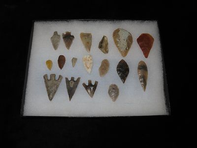 Group of 17 small arrowheads