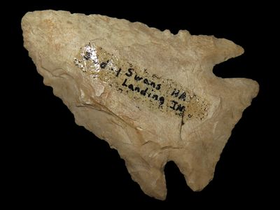 1 3/4" x 1 1/4" x 3/16" Pinetree Corner Notched. Tan Flint. Harrison Co, IN