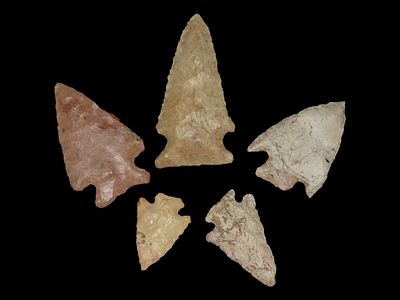 Grouping of 5 Arrowheads, Apple Creeks, Illinois