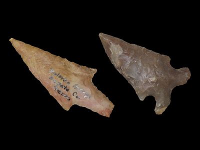 Grouping of 2 Arrowheads, Texas Pts.