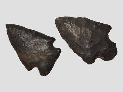 Grouping of 2 Arrowheads, Woodland Points, Midwest States