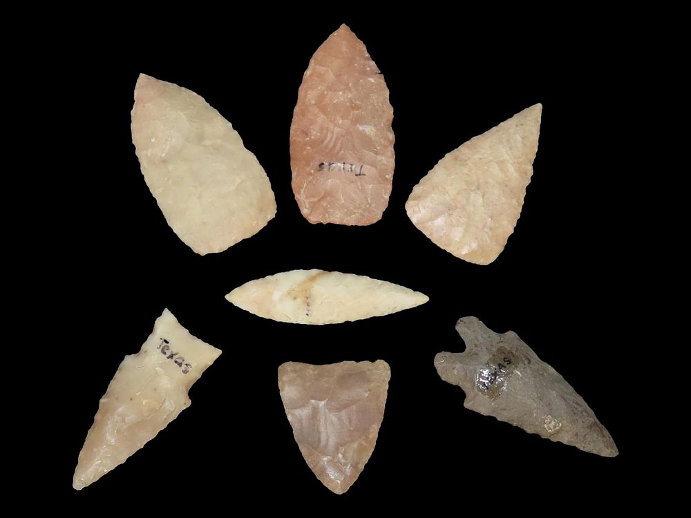 Grouping of 7 Arrowheads, Texas Points