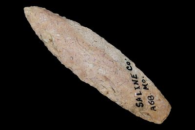 3 3/8" x 7/8" Agate Basin, Local Chert, Saline Co. Missouri, Ex. George Robertson