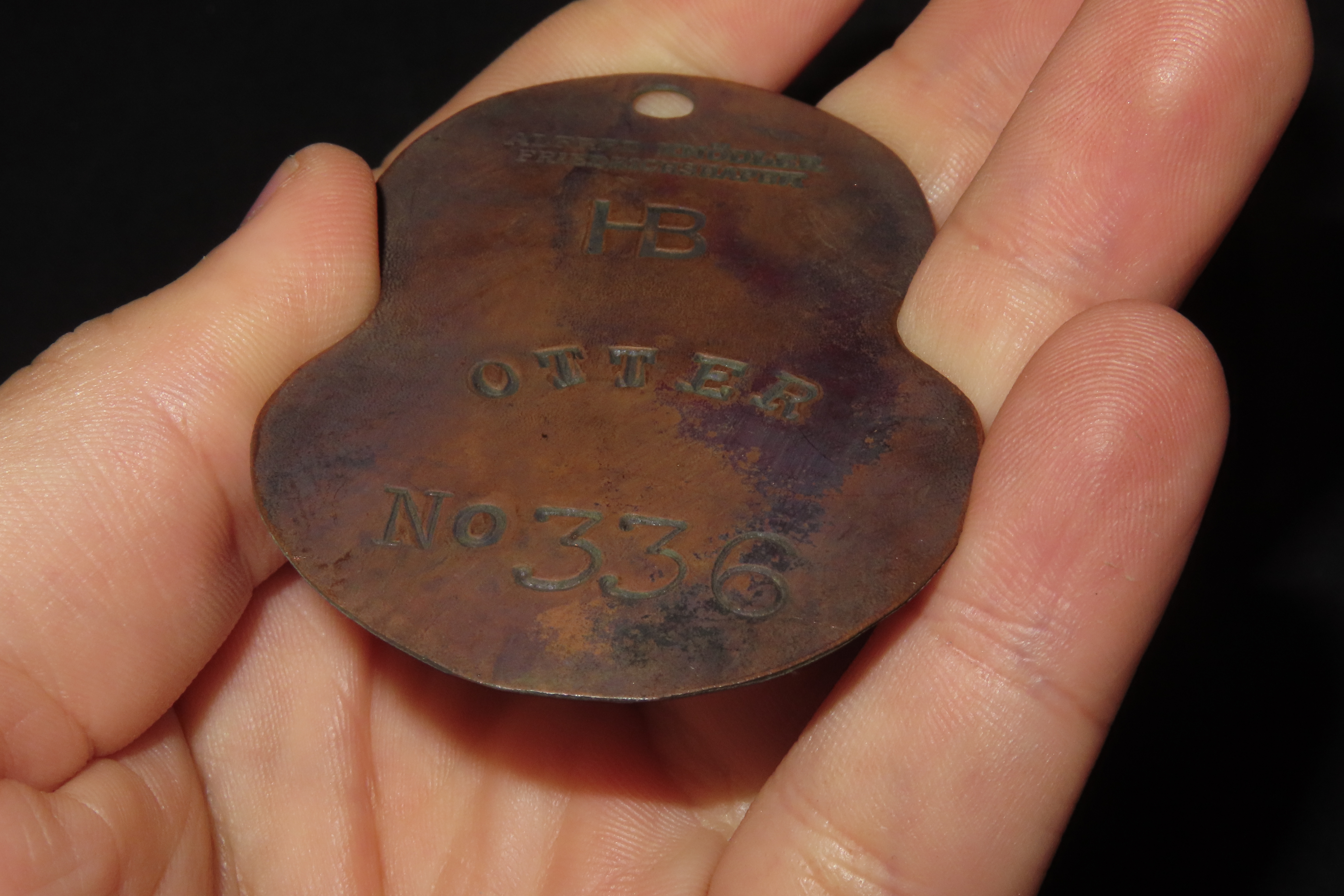 2 3/4" x 2 1/8" Alfred Knödler Friedrichshafen Hudson Bay Otter Tag No. 336