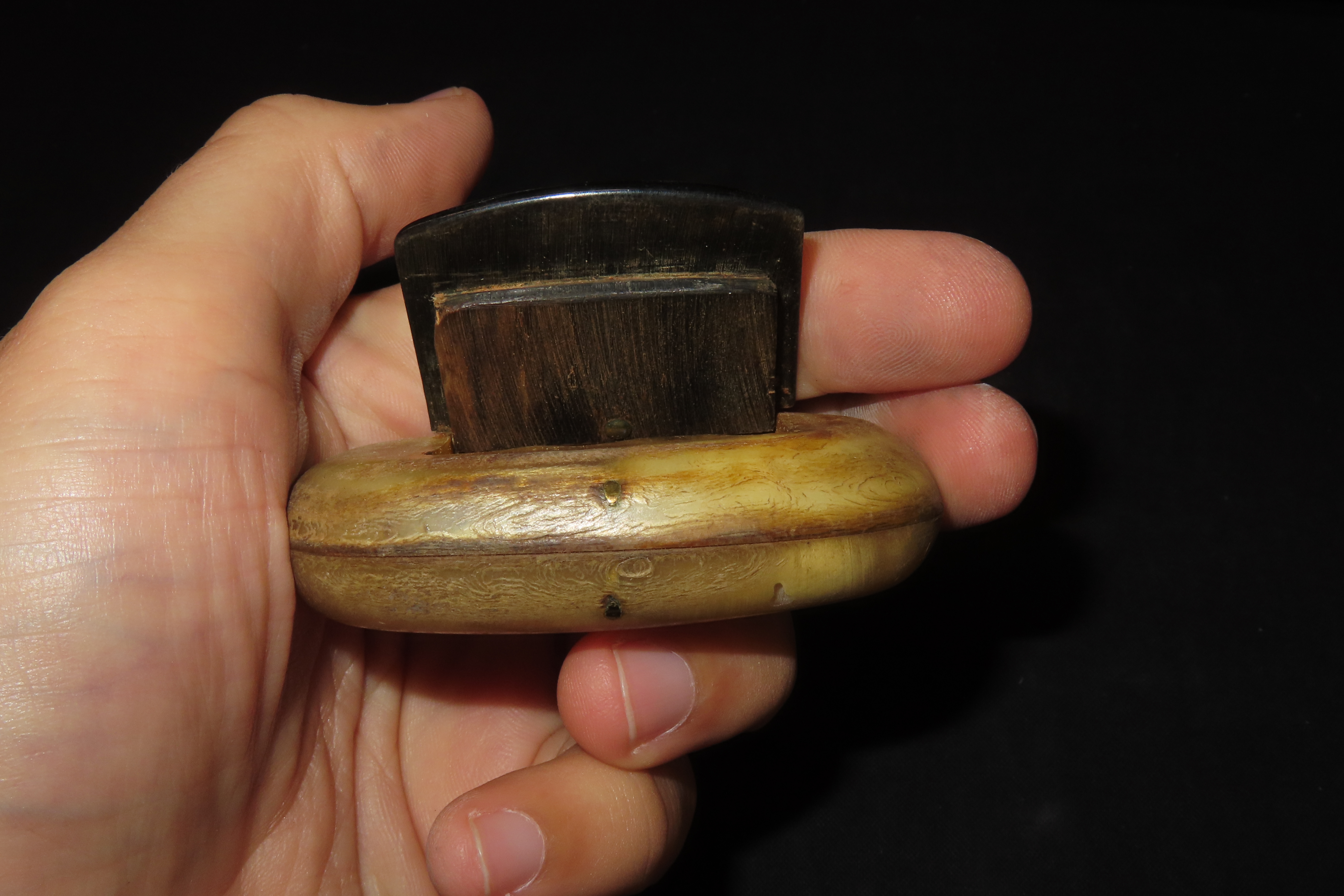 2 3/4" x 1 5/8" Early American Horn Lidded Box