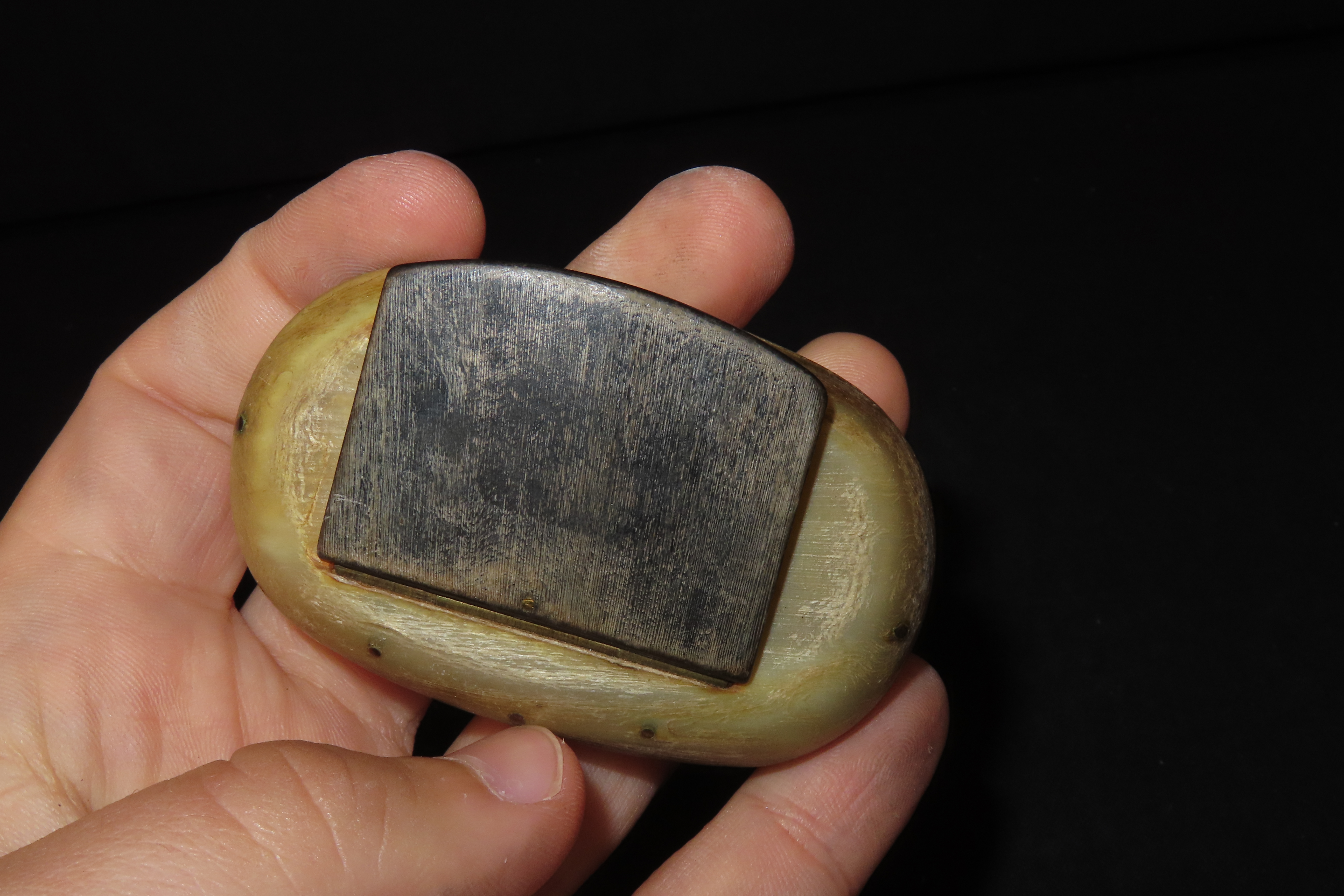 2 3/4" x 1 5/8" Early American Horn Lidded Box