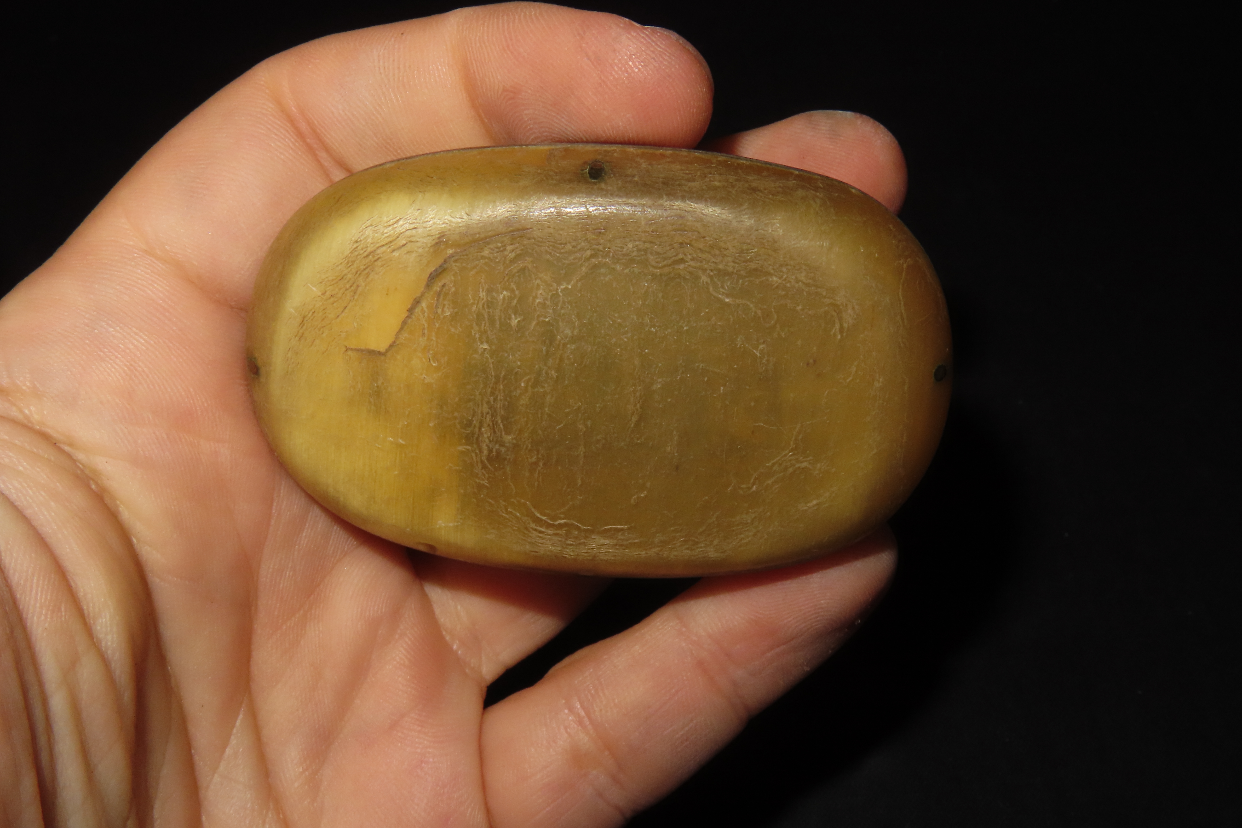 2 3/4" x 1 5/8" Early American Horn Lidded Box