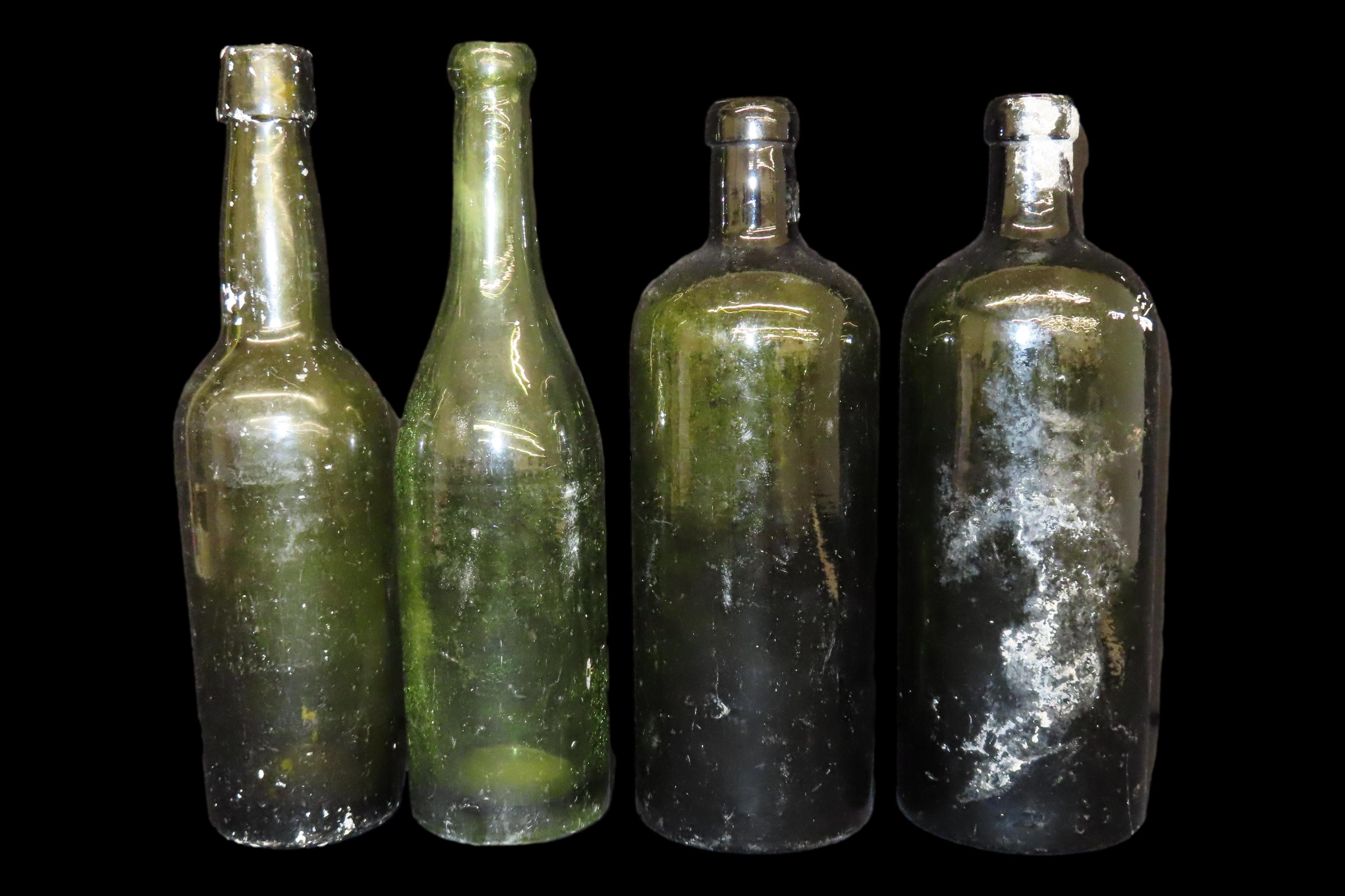Lot of 4 Dark Green Antique Iron Pontil Bottles, 19th Century