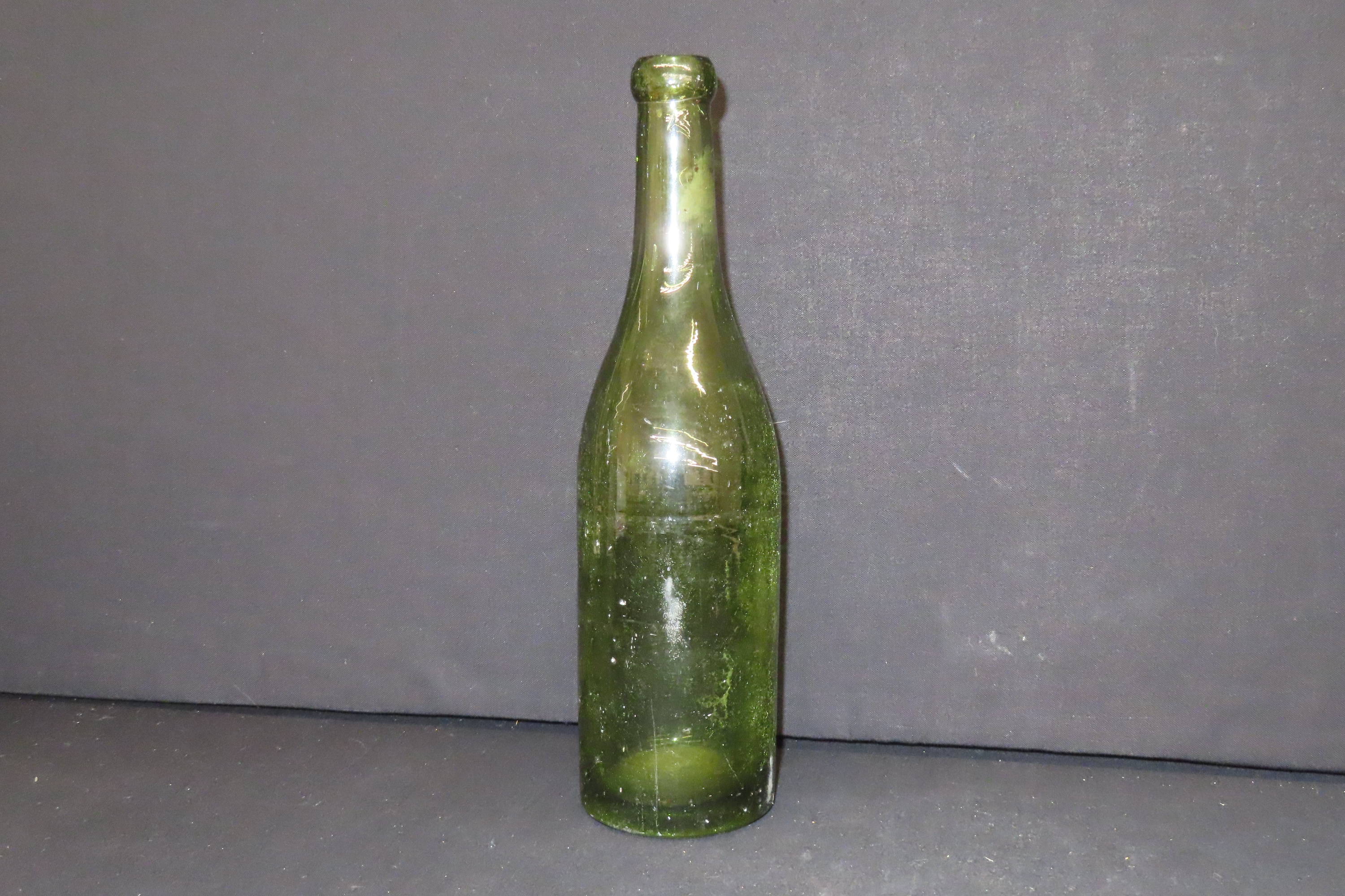 Lot of 4 Dark Green Antique Iron Pontil Bottles, 19th Century