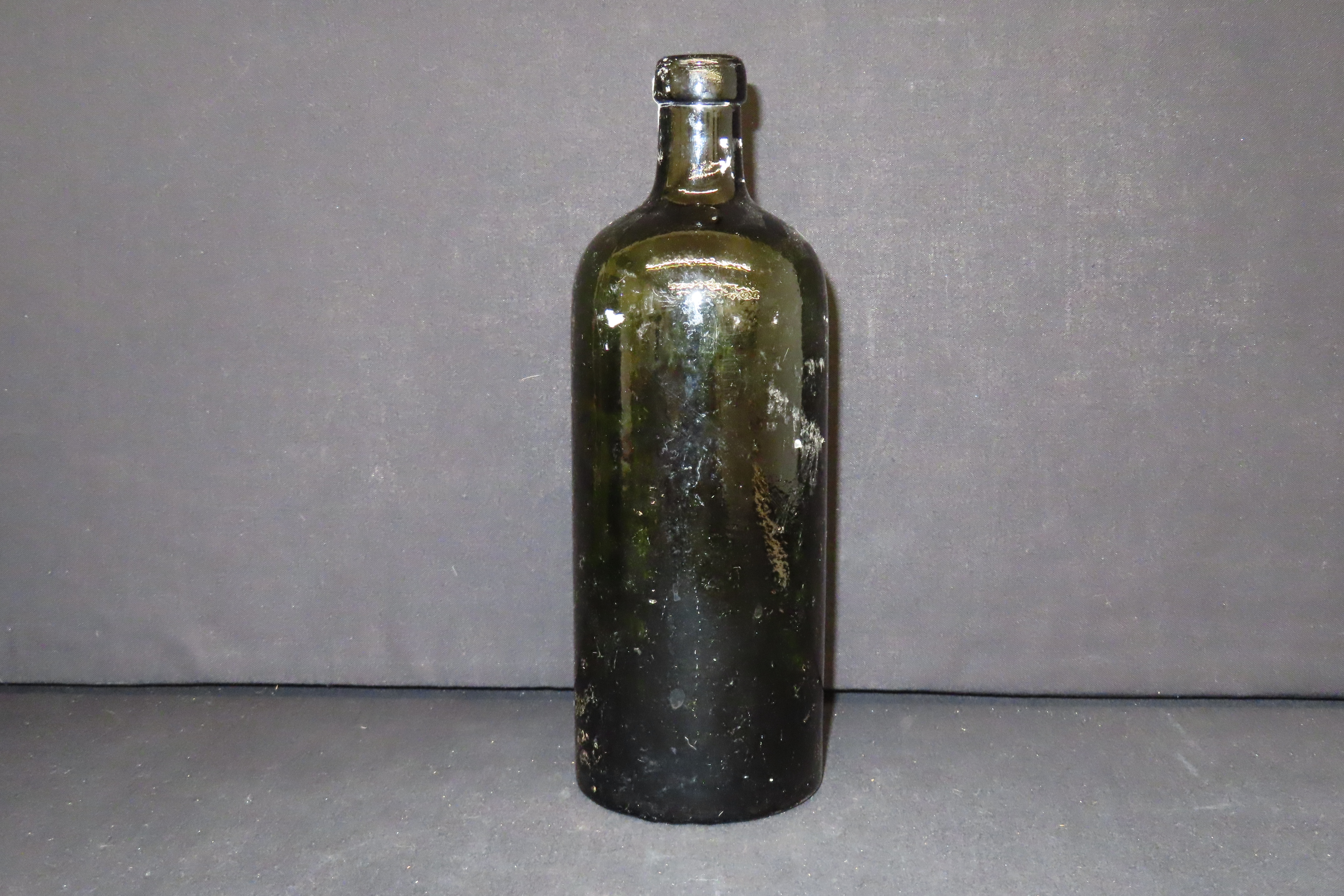 Lot of 4 Dark Green Antique Iron Pontil Bottles, 19th Century