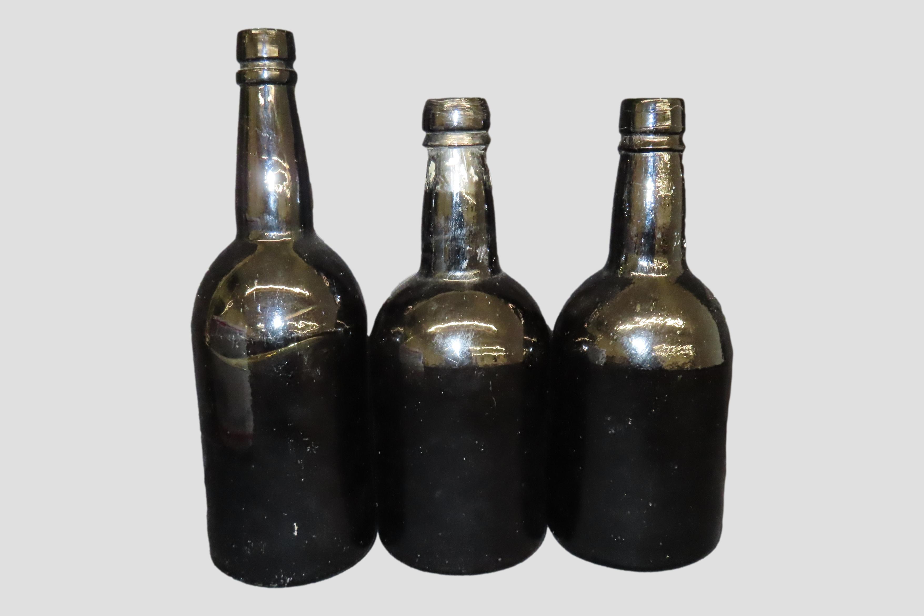 Lot of 4 Dark Antique Iron Pontil Bottles, Circa 1840s