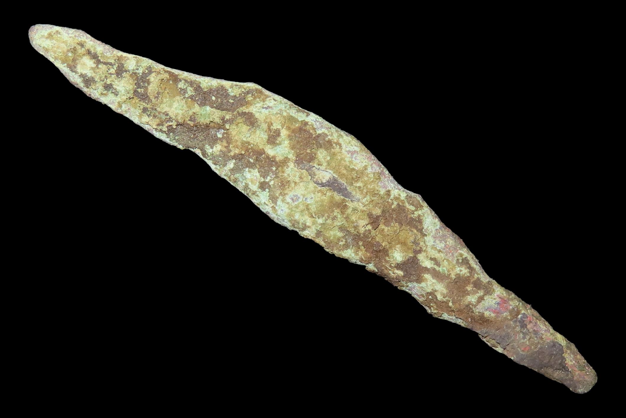 2 7/8" Copper Tang Knife / Arrowhead found in Wisconsin. Well Patinated Example.