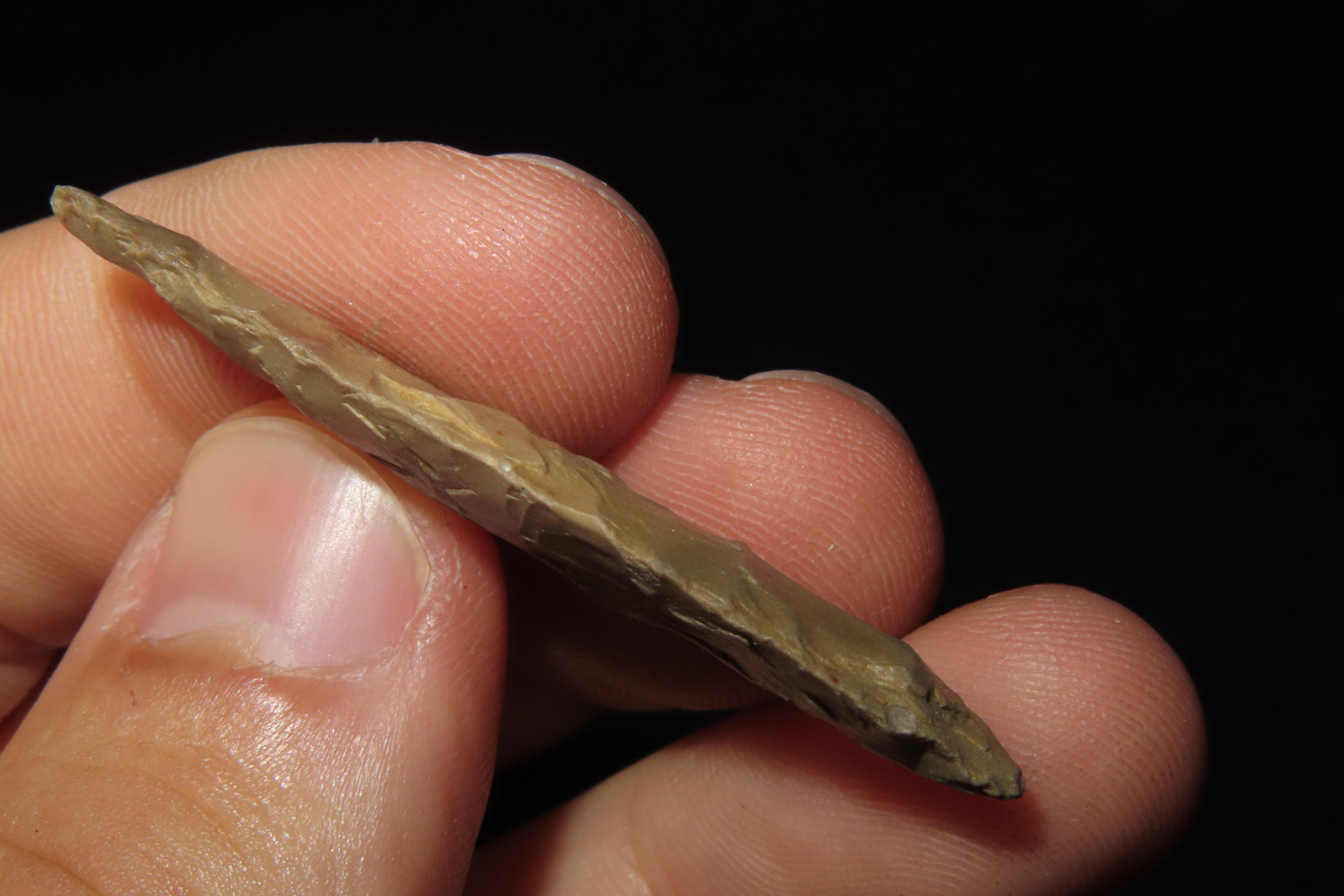 Amazing Nodena Bi-point leaf blade found in Arkansas. Ex Joey Ellis Collection.