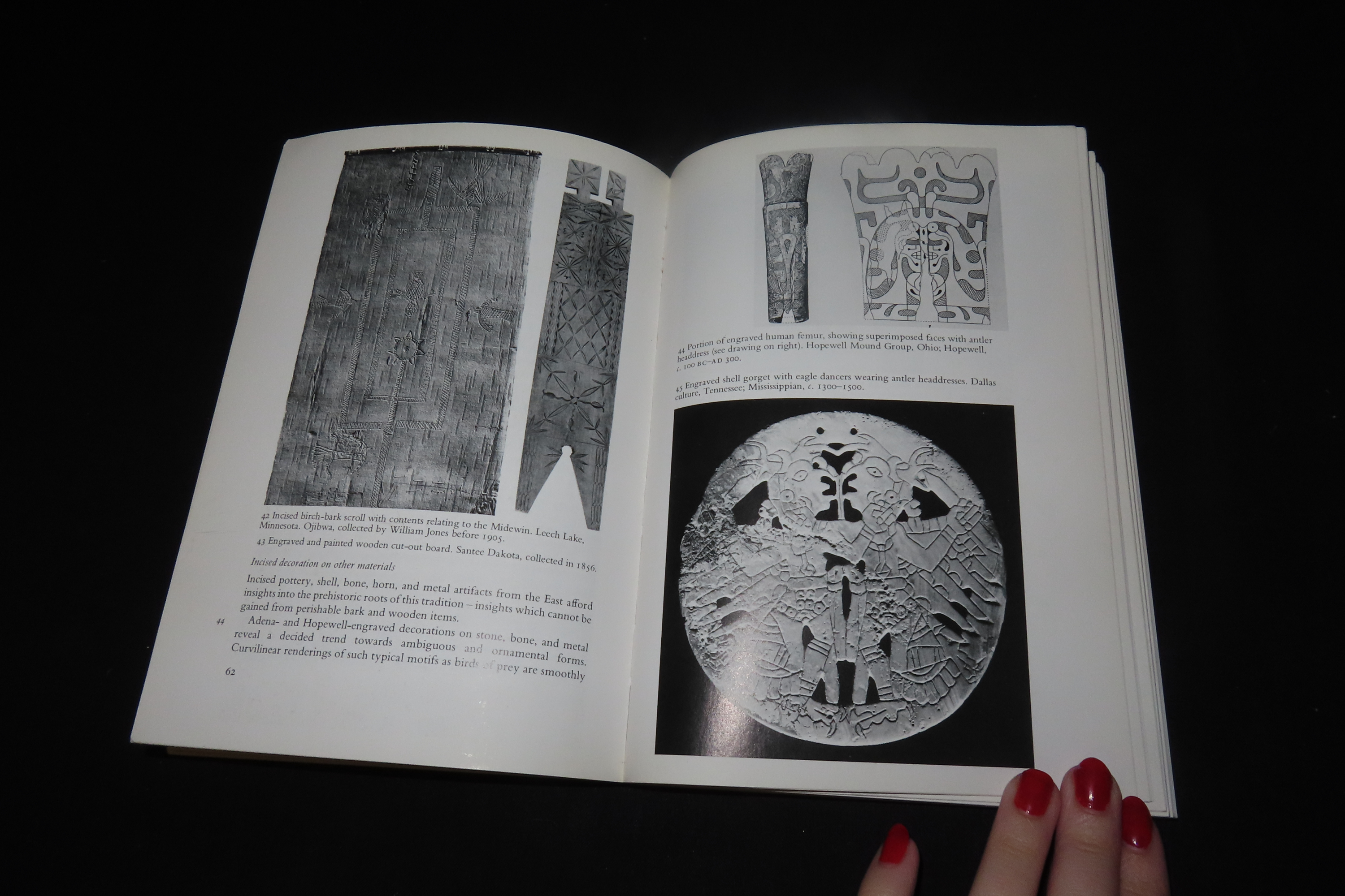 NATIVE ARTS OF NORTH AMERICA, 216 PAGES WITH 193 PICS & ILLUSTRATIONS OF POTTERY, BEADWORK, BASKETS, RUGS, PIPES, MASKS, AND SO MUCH MORE