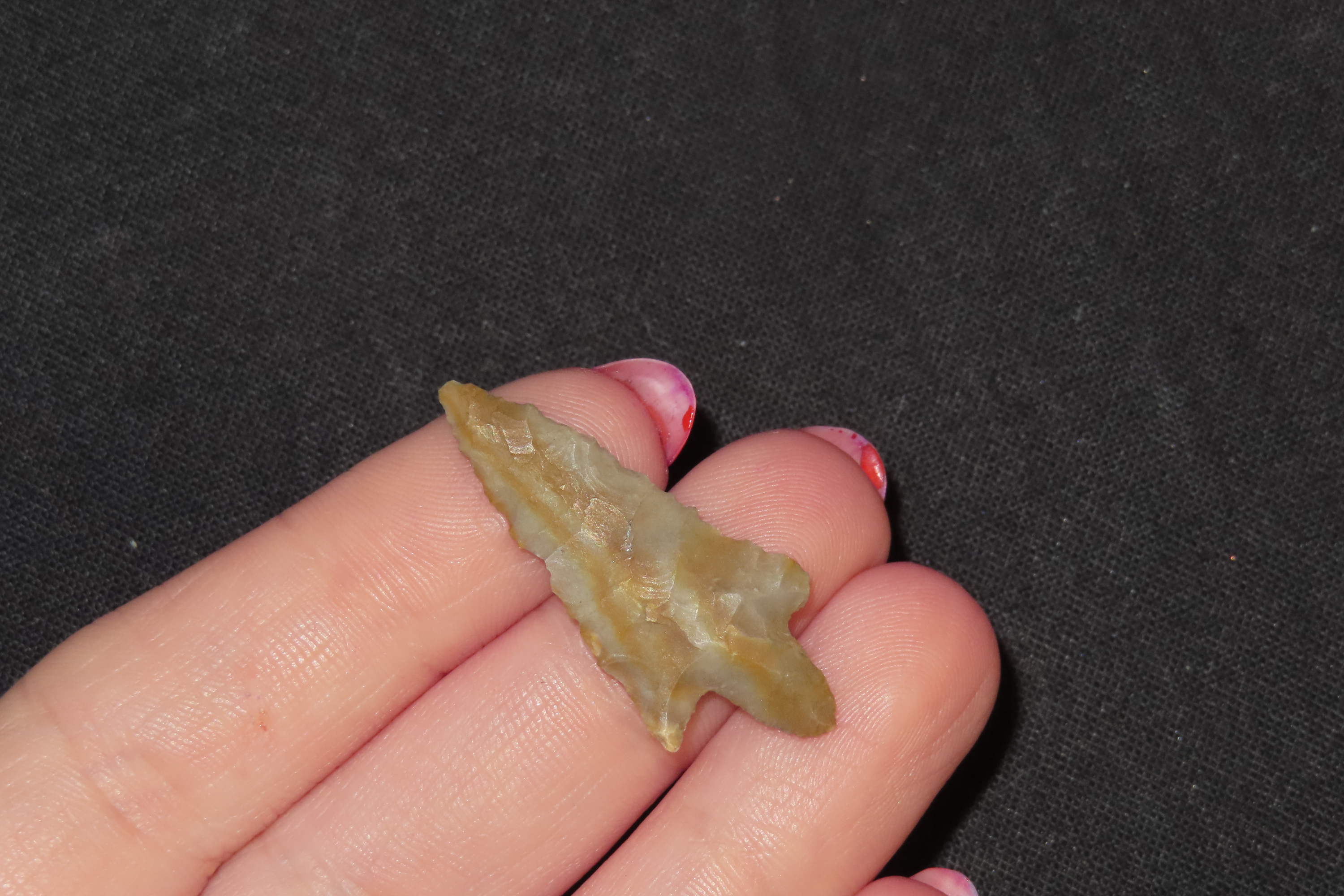Colorful Perdiz Bird Point / Arrowhead found in Central Texas. Thin and well flaked with Great Color.
