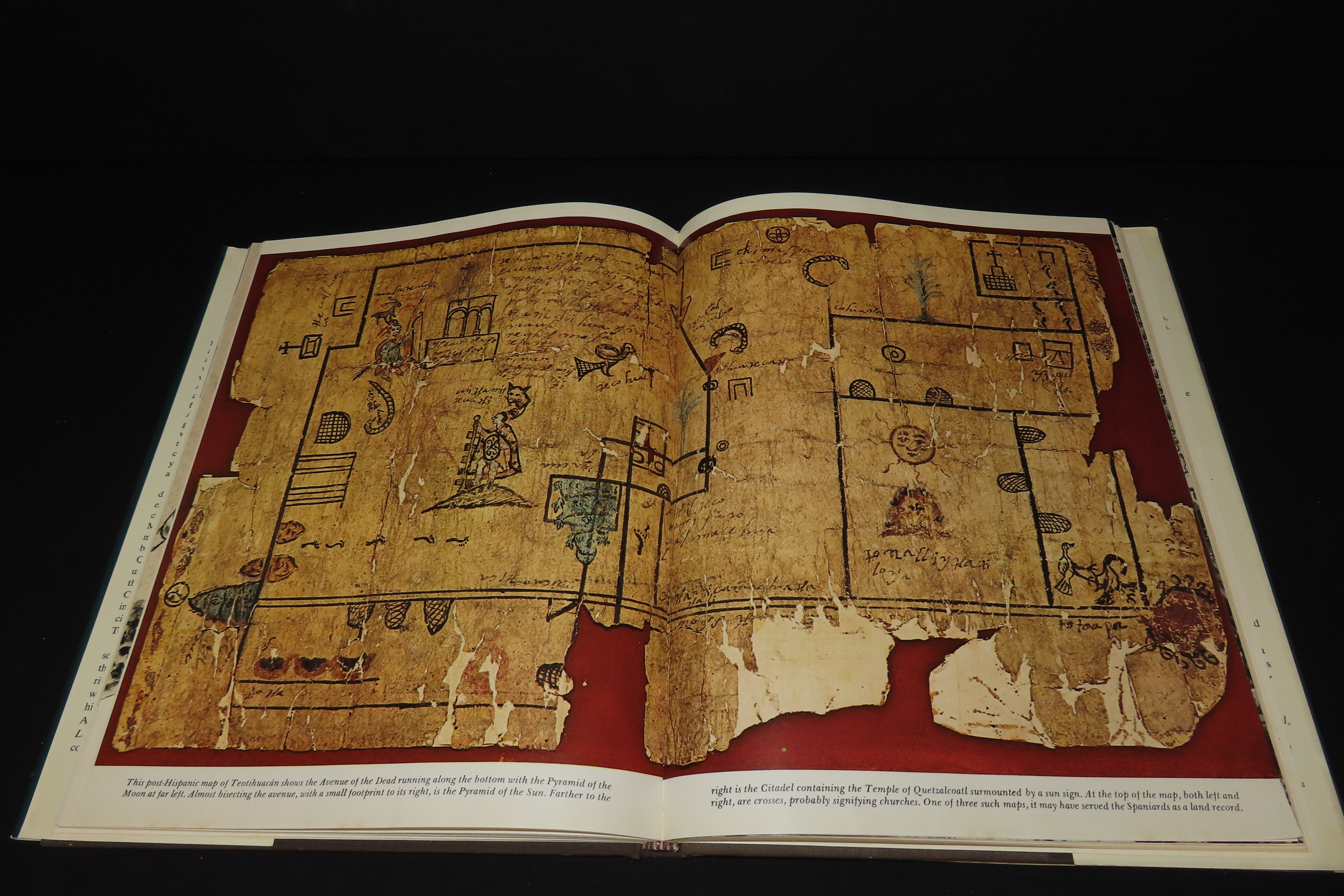 TEOTIHUACAN, HARDBACK 172 PAGES, LOTS OF GREAT PITCURES OF SOME INCREDIBLE ARTIFACTS & OTHER IMAGES FOR THE AREA