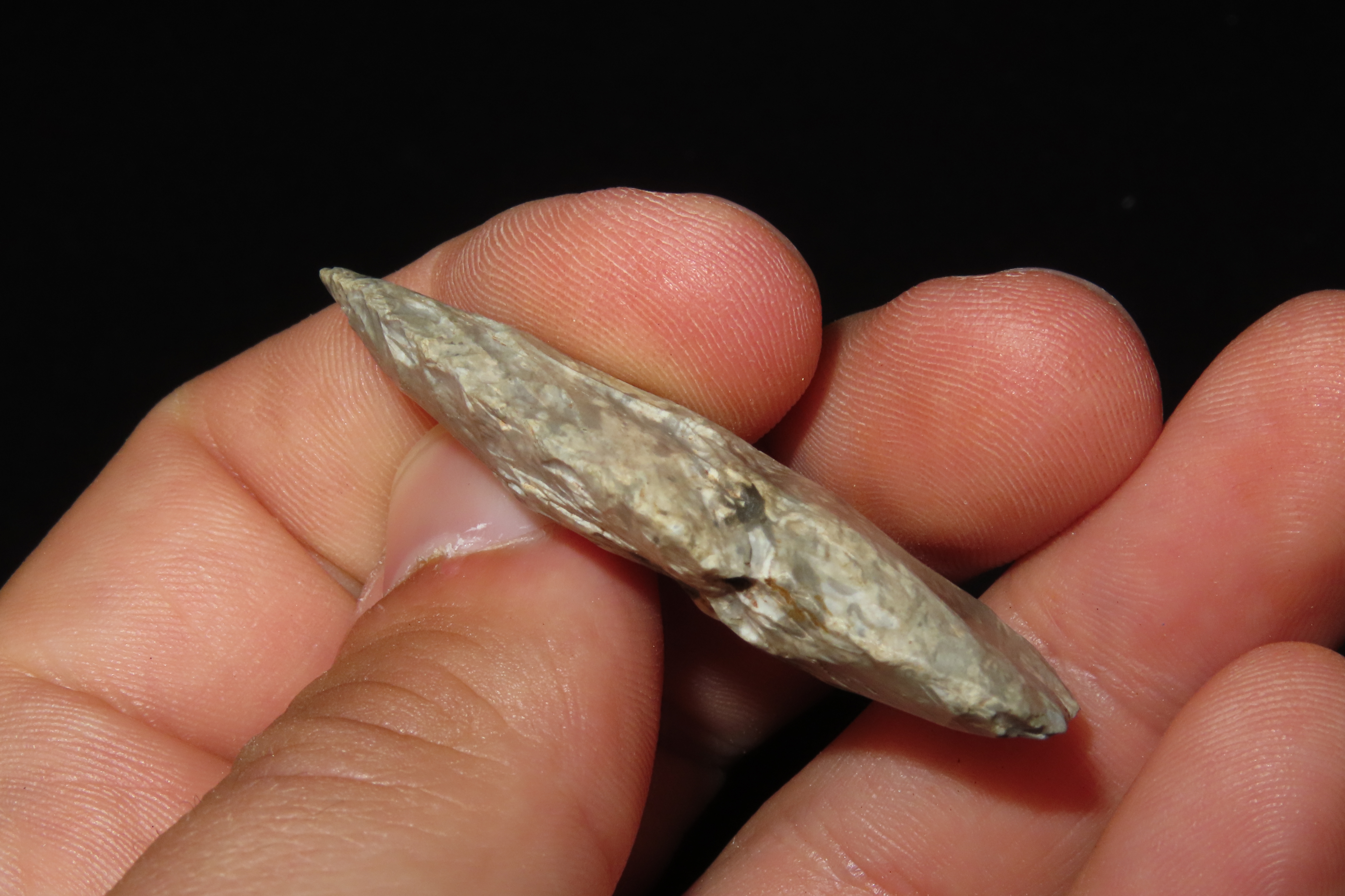 Colorful Scottsbluff found in Oklahoma. Diamond Cross Section, Nicely ground basal Edges. Great Color and amazing patina.