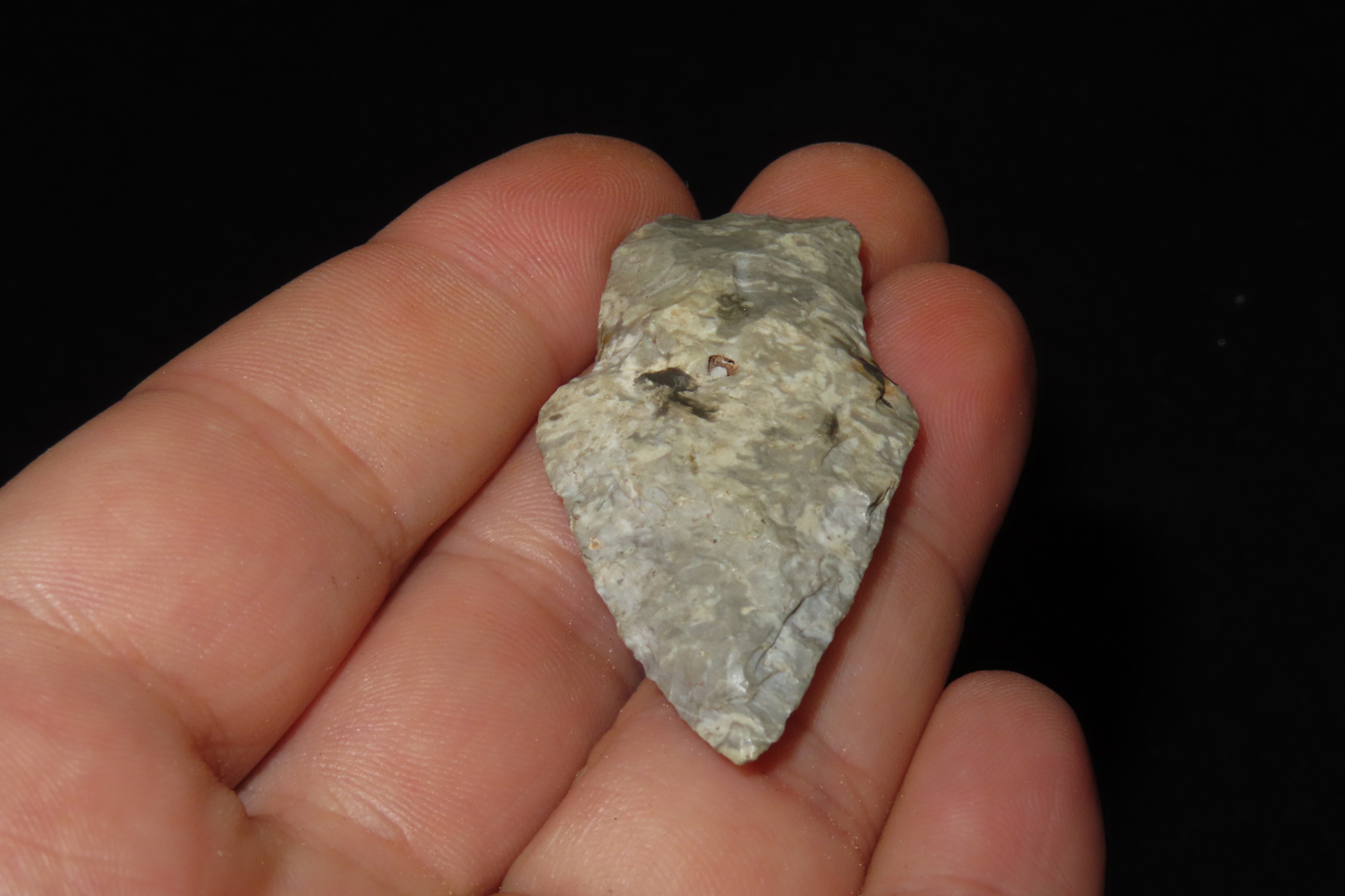 Colorful Scottsbluff found in Oklahoma. Diamond Cross Section, Nicely ground basal Edges. Great Color and amazing patina.