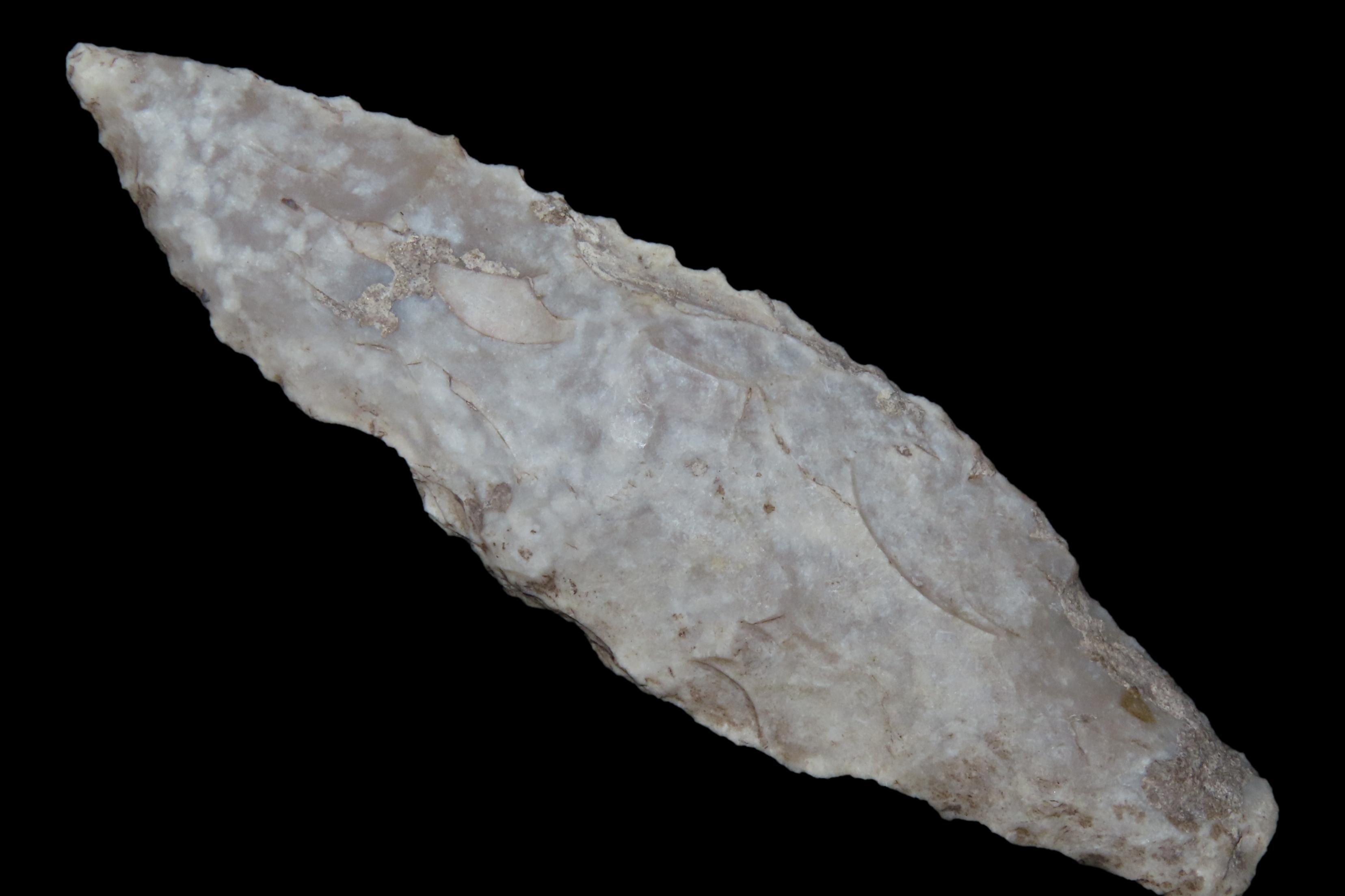 Outstanding 3 1/2" Angostura, Kerr County Texas. Ex Dr. Ted Raurk, Ex Tom Davis. Indian Arrowhead. Artifact.