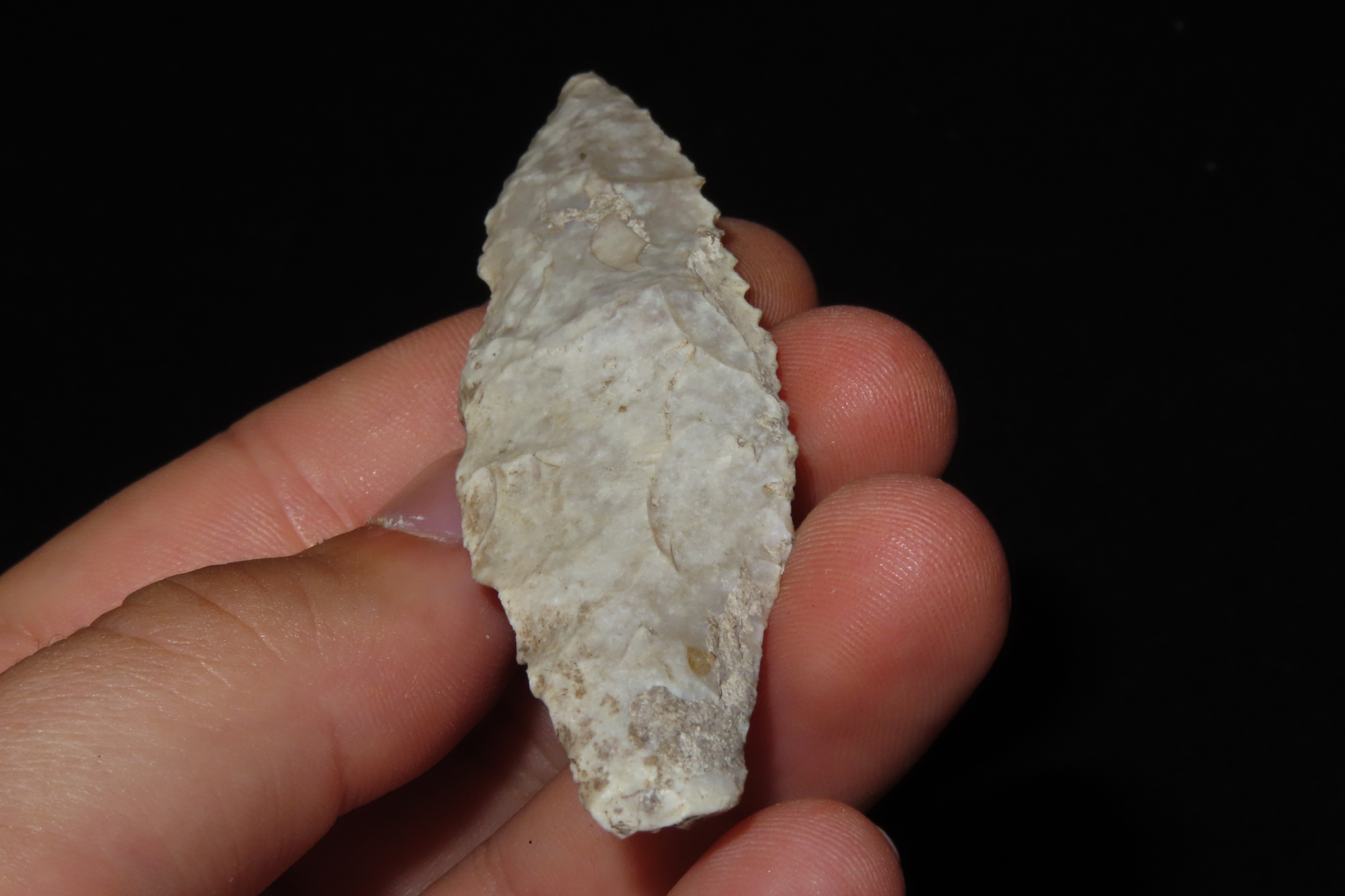 Outstanding 3 1/2" Angostura, Kerr County Texas. Ex Dr. Ted Raurk, Ex Tom Davis. Indian Arrowhead. Artifact.