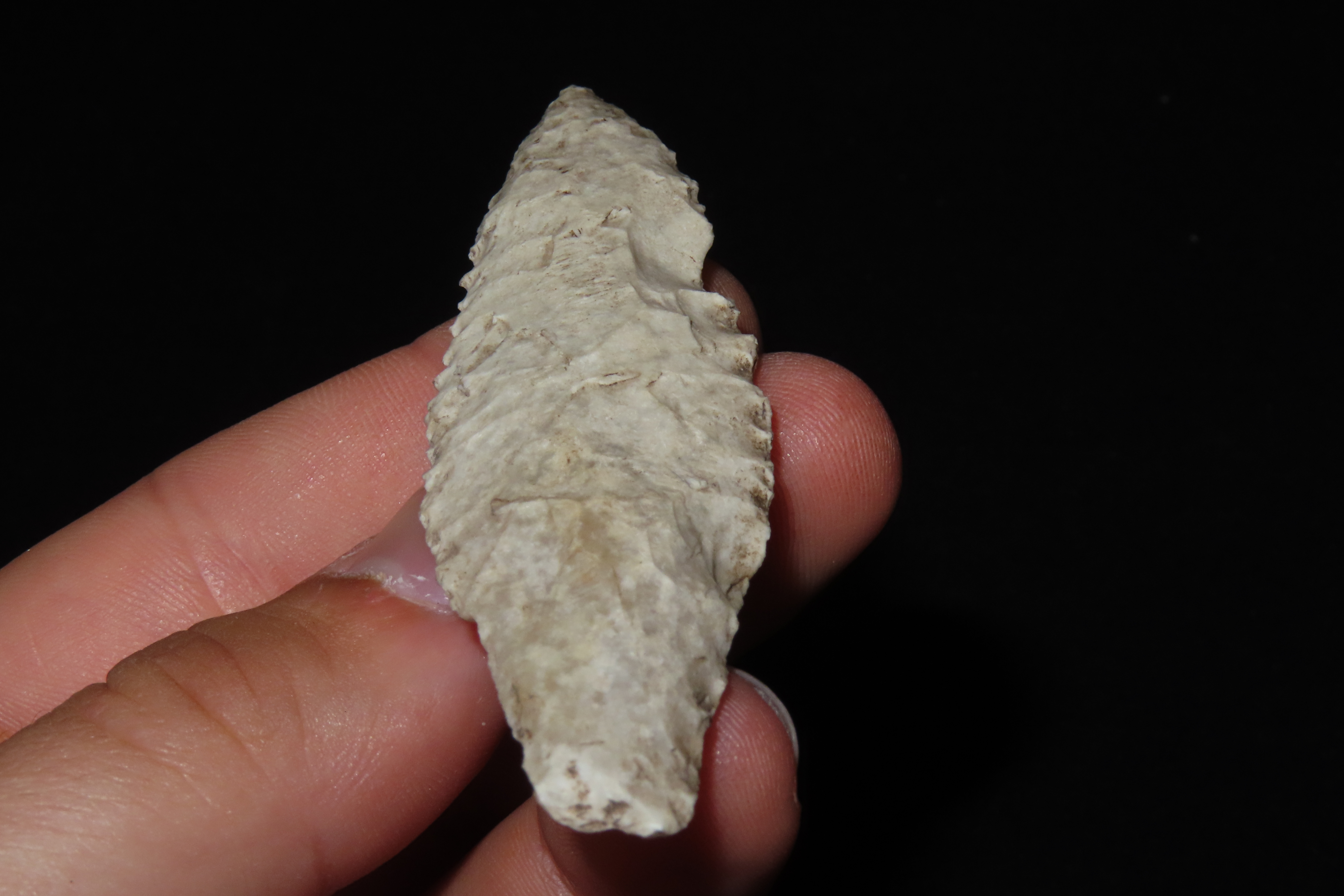 Outstanding 3 1/2" Angostura, Kerr County Texas. Ex Dr. Ted Raurk, Ex Tom Davis. Indian Arrowhead. Artifact.