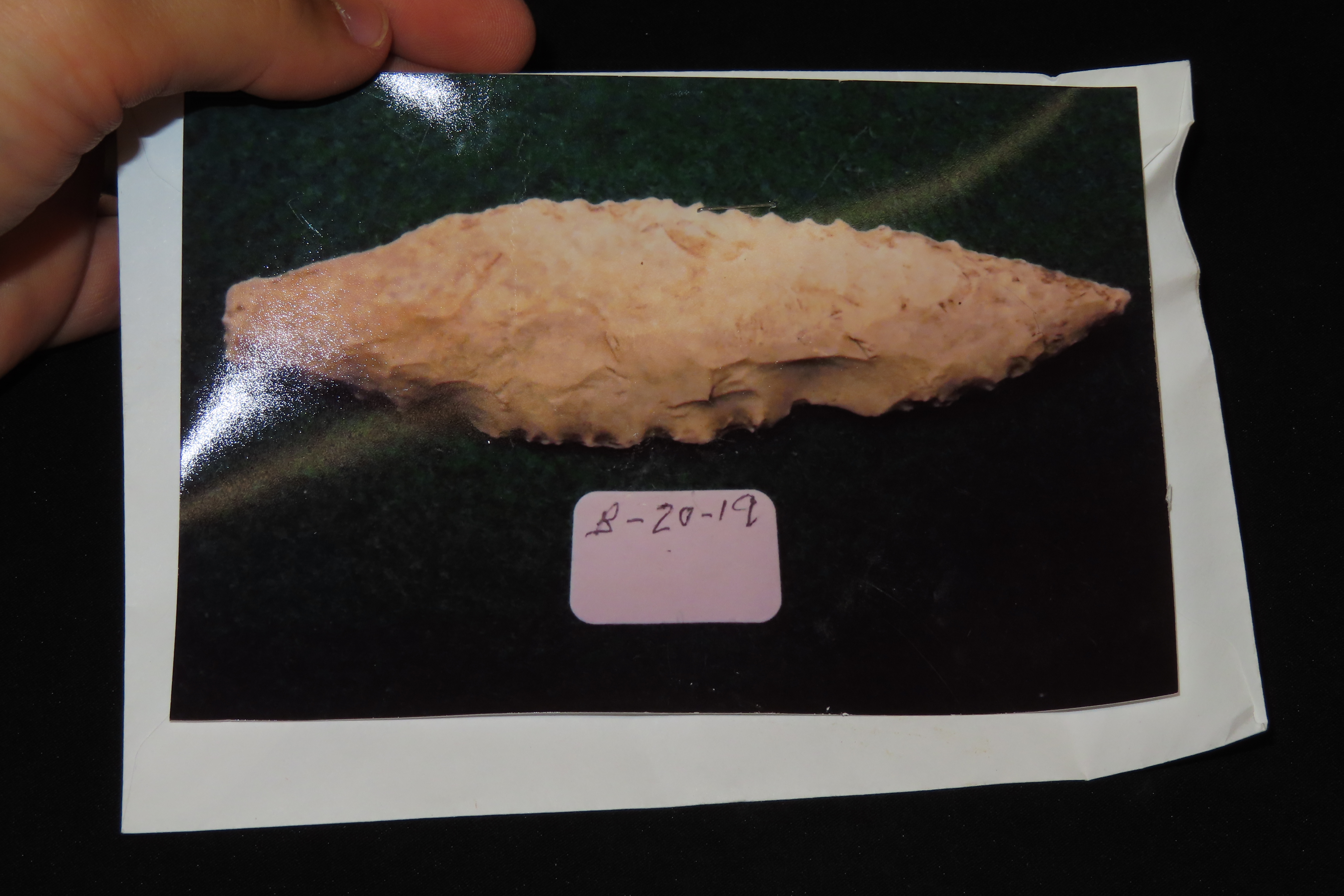 Outstanding 3 1/2" Angostura, Kerr County Texas. Ex Dr. Ted Raurk, Ex Tom Davis. Indian Arrowhead. Artifact.