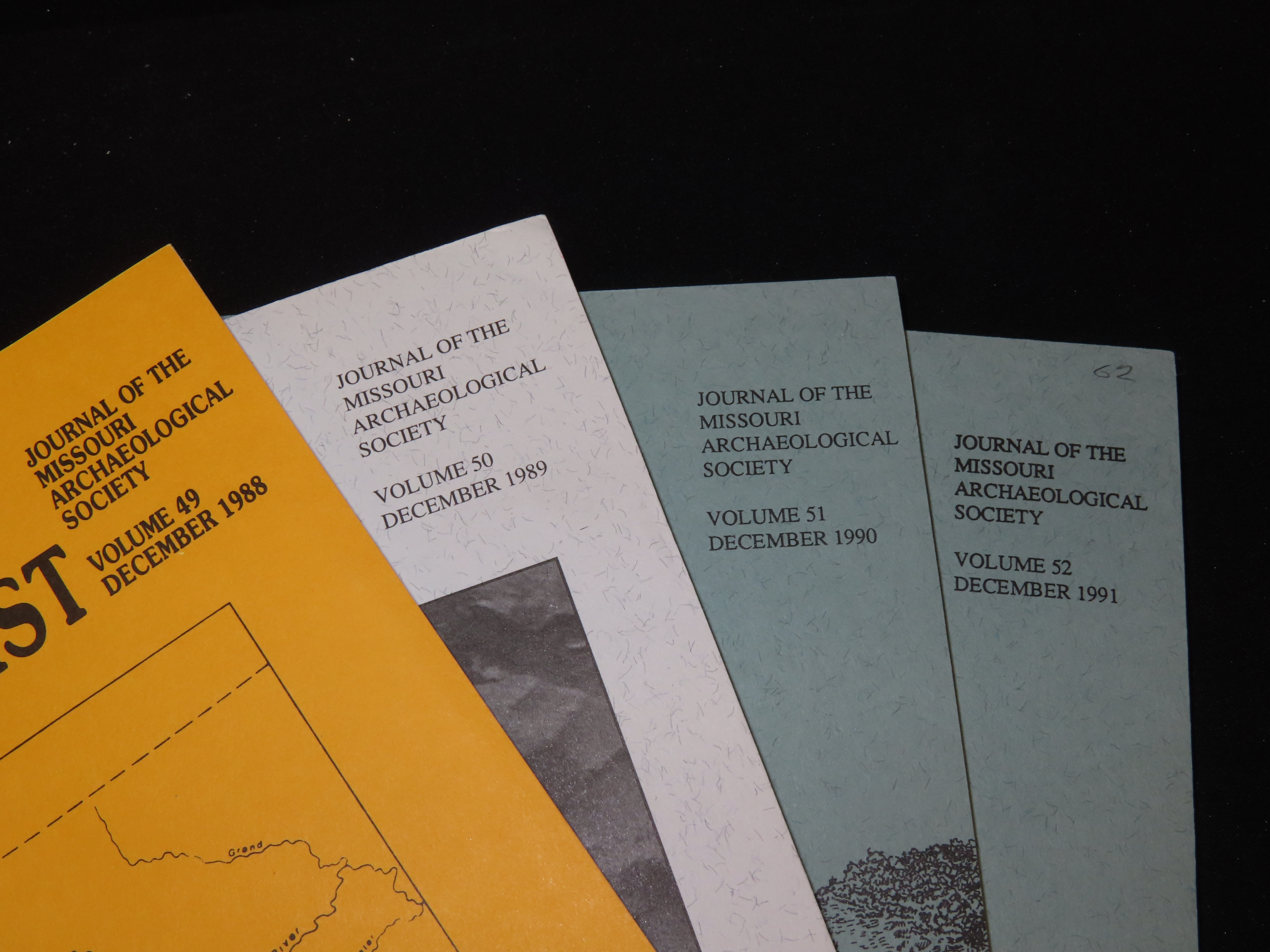 Lot of Missouri Archaeologist. Full of Pics & Articles on all kinds of Artifacts & Sites. 1988-1991, Only one issue printed per year on thes