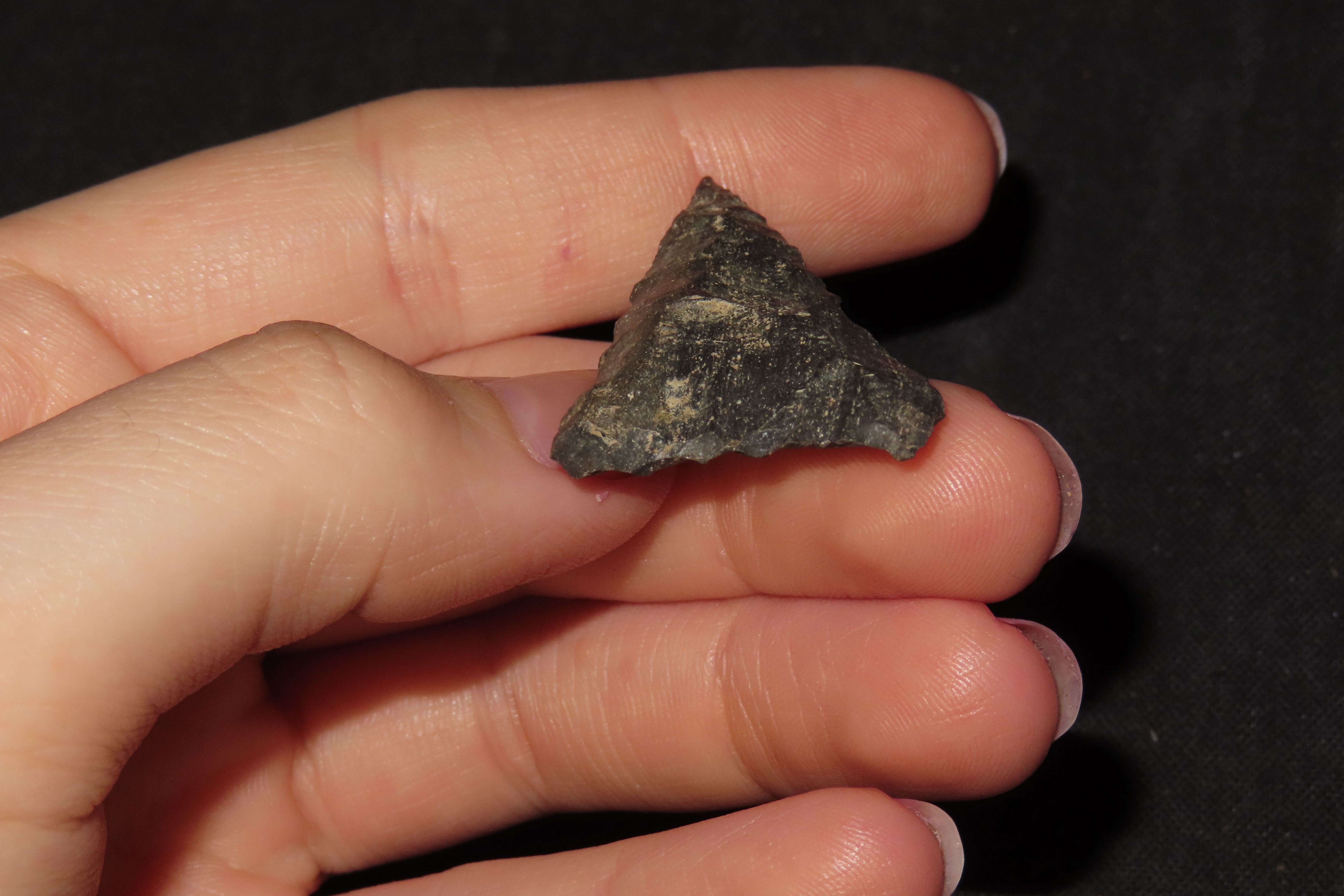 Fine New York Lenannah Triangle / Madison. Finely Flaked with a Needle Tip. Indian Arrowhead, Artifact.