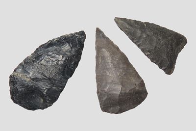 Set of 3 Early Paleo / Archaic Triangular Points, Bell and Surr Co., Texas, 9000-7000 B.P.