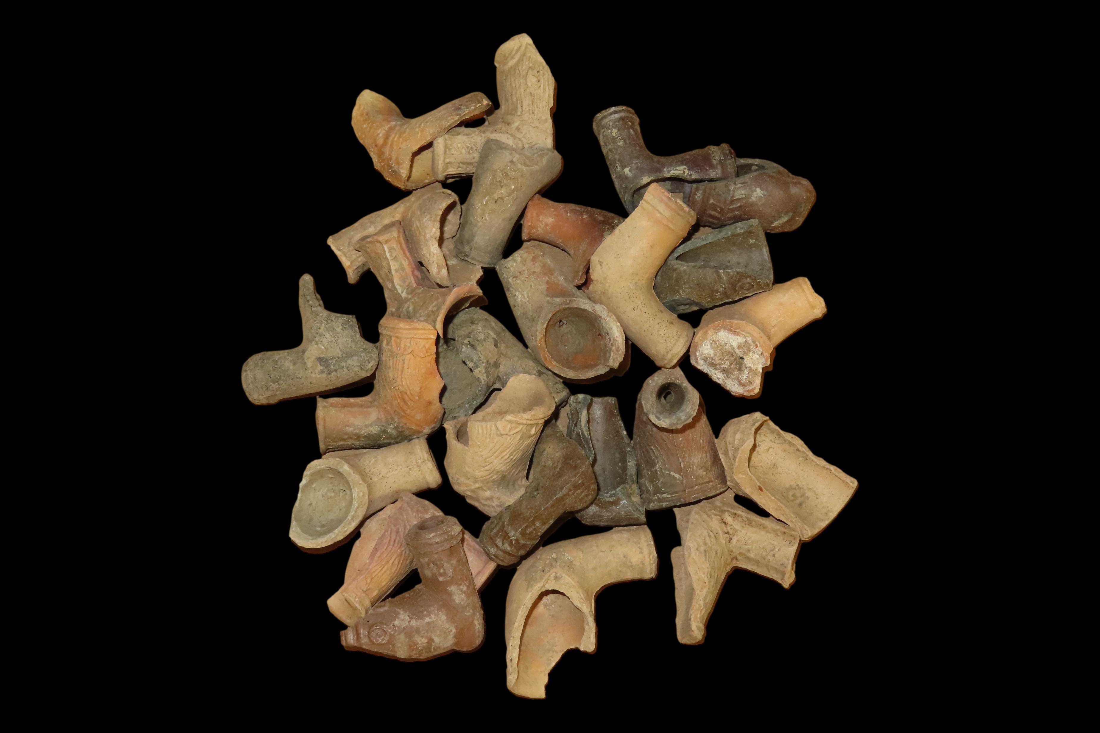 Lot of Damaged Trade Pipes, St. Louis Area, Found by Ronald Knowles