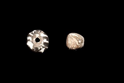 Rare Manteno Spindle Whorls from Ecuador, 1000-1500AD. A pair of rare Manteno spindle whorls 