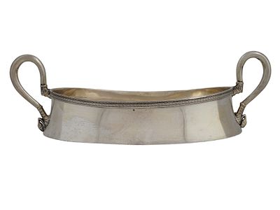 AN IMPERIAL RUSSIAN PARCEL-GILT SILVER CANDY BOWL BY AKINOV. Of an oval shape, with two finely 