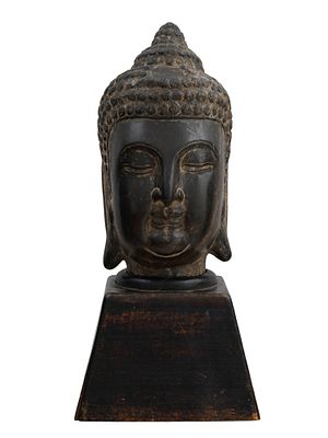 A THAI SCHOOL CARVED STONE BUDDHA HEAD, CA. 1900. Finely carved important Buddha head with 