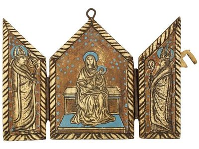 A CARVED EUROPEAN TRIPTYCH WITH SHELL BACK, 18TH/19TH CENTURY. A carved bone triptych icon 