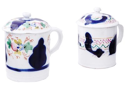 A PAIR OF RUSSIAN LIDDED TEA CUPS BY KUZNETSOV PORCELAIN, 19TH CEN. This pair of porcelain tea