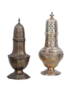 A PAIR OF ENGLISH SILVER-PLATED SUGAR CASTERS OR MUFFINEERS, EARLY 20TH CENTURY. First caster