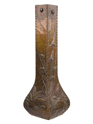 A FRENCH HAND-HAMMERED ART NOUVEAU COPPER VASE WITH POND SCENE, C. 1900. A fine hand-hammered