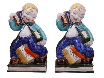 A PAIR OF VIENNESE ANZENGRUBER PORCELAIN FIGURAL BOOKENDS, C. 1920S. A pair of porcelain 