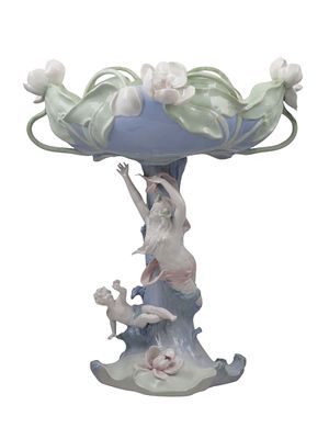 AN AUSTRIAN PORCELAIN ART NOUVEAU CENTERPIECE BOWL, EARLY 20TH CENTURY. Marked Corona with 