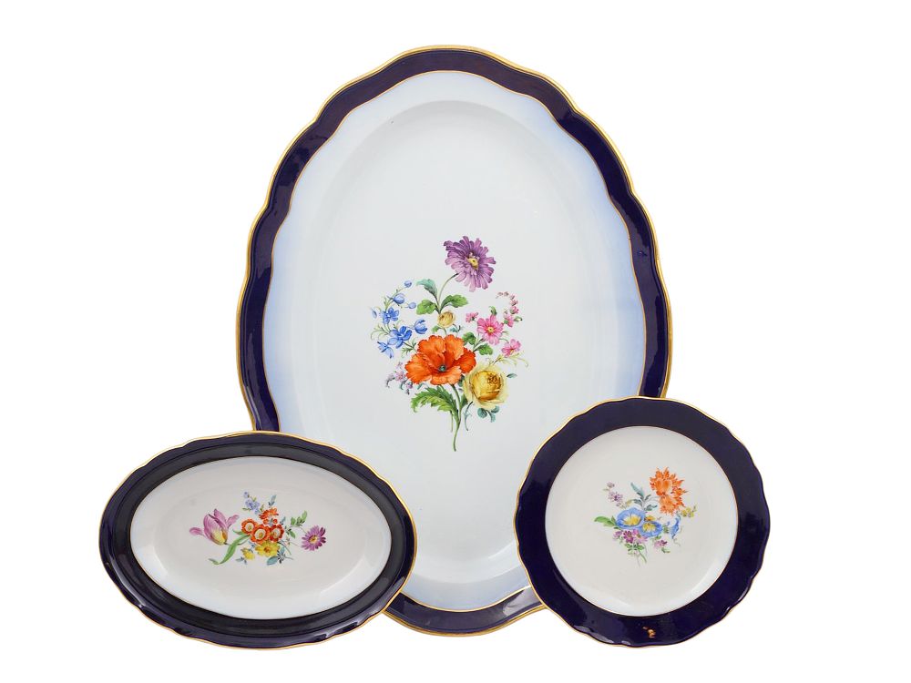 A MEISSEN PORCELAIN SERVING SET, THREE PIECES, C. 1900. A MEISSEN PORCELAIN PARTIAL SERVING SET 