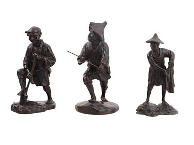 A LOT OF THREE JAPANESE BRONZE FIGURES OF PEASANTS, MEIJI PERIOD (LATE 19TH–EARLY 20TH CENTURY). 