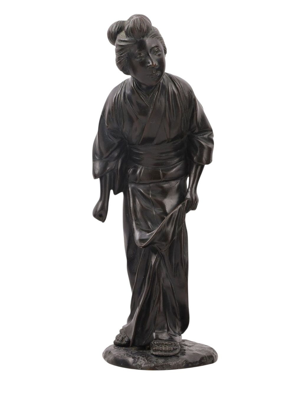 A SIGNED JAPANESE BRONZE FIGURE OF A LADY, MEIJI PERIOD (1868–1912). Finely cast bronze figure 