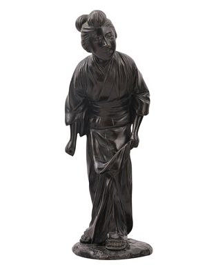 A SIGNED JAPANESE BRONZE FIGURE OF A LADY, MEIJI PERIOD (1868–1912). Finely cast bronze figure 