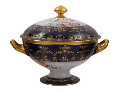 A LIMOGES PORCELAIN COBALT-BLUE AND GILT LIDDED CASSEROLE, LATE 19TH–EARLY 20TH CENTURY. Of 