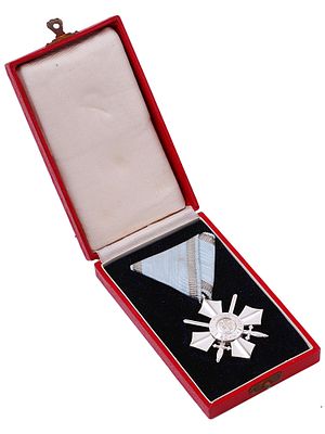 A CASED BULGARIAN ORDER OF MERIT MEDAL, VI CLASS, WITH SWORDS. A Bulgarian National Order of 