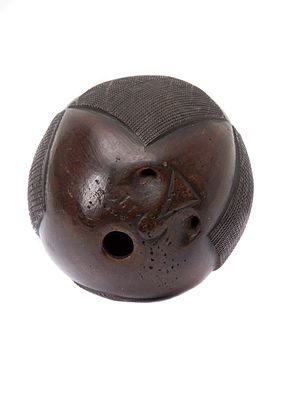 A CARVED COCONUT POWDER (PRIMING) FLASK, WEST COAST OF INDIA, 18TH C. Of characteristic form 